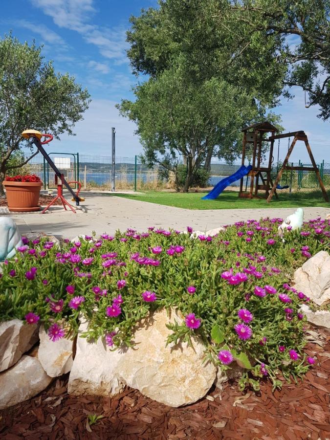 Kamp Karla & Bruno Hotel Sveti Filip i Jakov Exterior foto