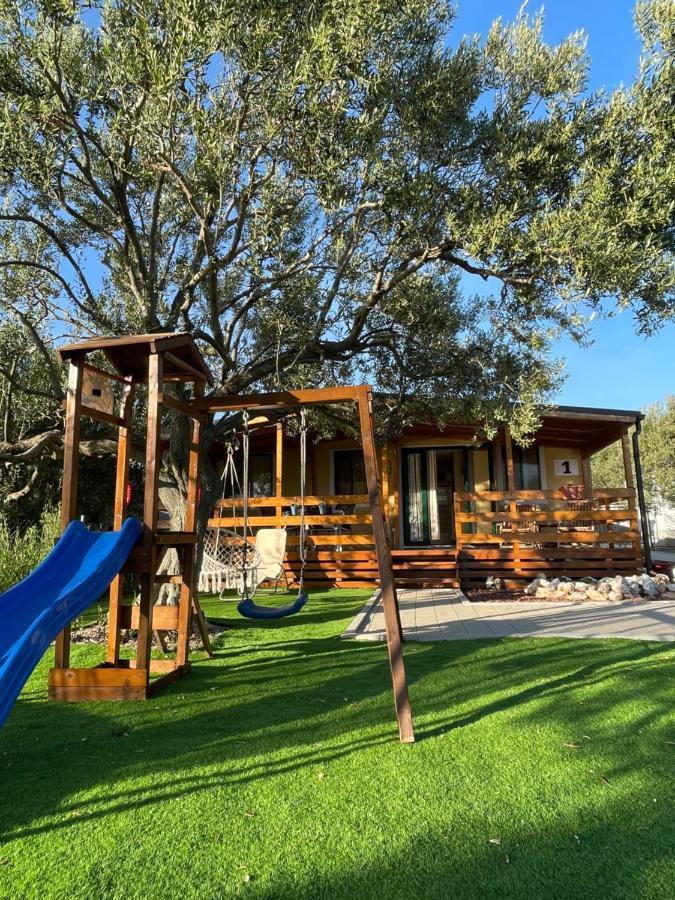 Kamp Karla & Bruno Hotel Sveti Filip i Jakov Exterior foto