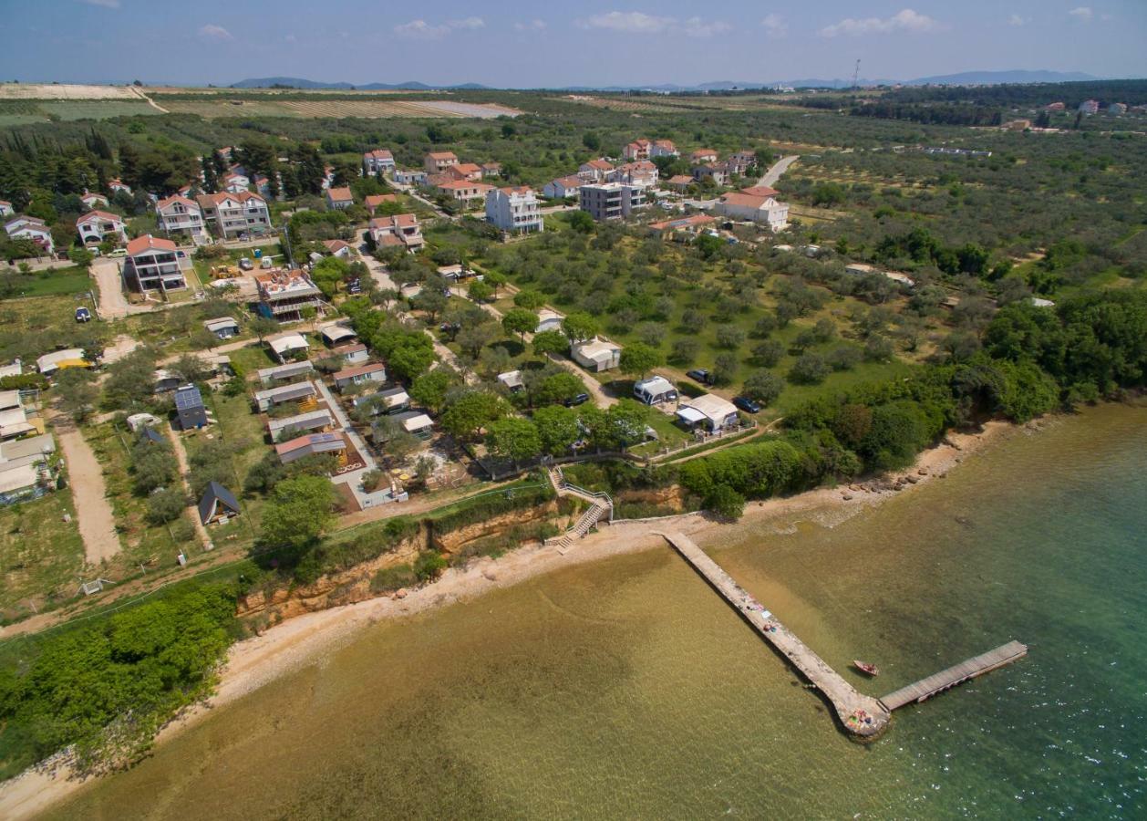 Kamp Karla & Bruno Hotel Sveti Filip i Jakov Exterior foto
