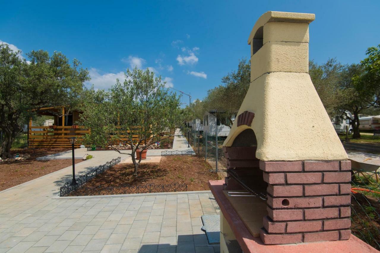 Kamp Karla & Bruno Hotel Sveti Filip i Jakov Exterior foto