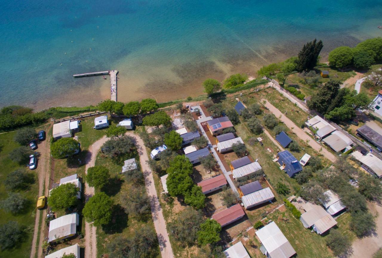 Kamp Karla & Bruno Hotel Sveti Filip i Jakov Exterior foto